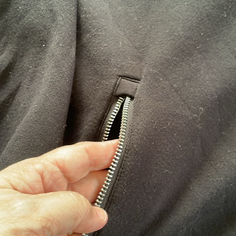 Varley Zipper Down Jacket Size Medium - image 3